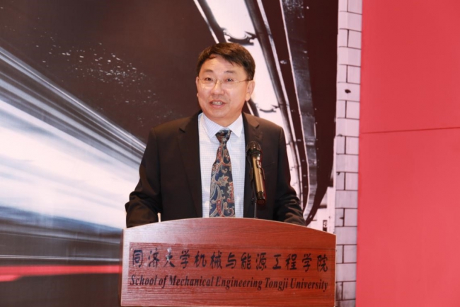 机械与能源工程学院院长卞永明教授致辞